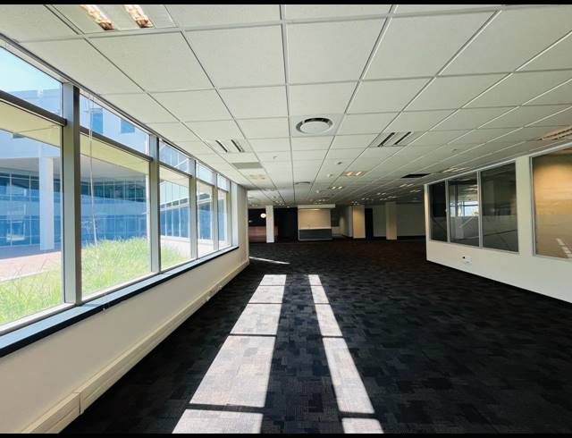 1,630M² OFFICE TO LET IN WATERFALL